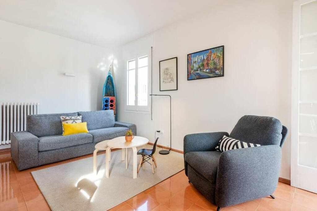New Top Floor Apt With A Lot Of Light & Aircon Girona Exterior foto