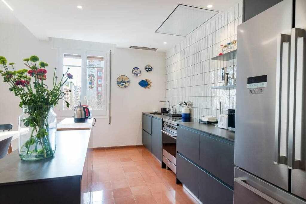 New Top Floor Apt With A Lot Of Light & Aircon Girona Exterior foto